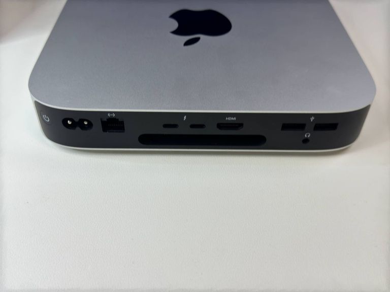 Дешиво Apple mac mini a2686 mmfj3 m2/8core/ram 8gb/ssd256gb с ломбарда