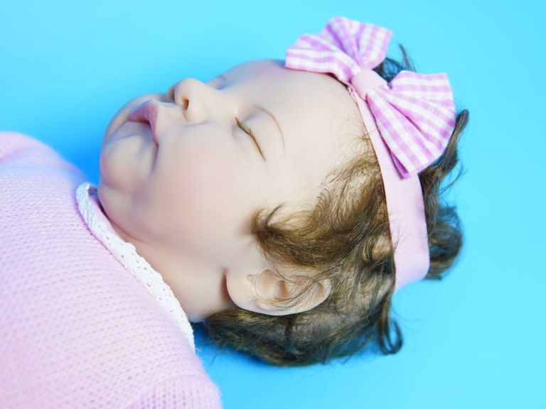 Дешиво ZIYIUI Reborn, 22 дюйми, м'який силіконовий вініл, 55 см, із закритими очима. Нова. с ломбарда