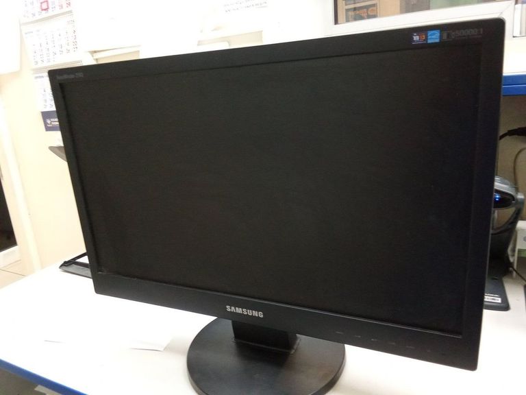 Купити Samsung 2243sn Б/У