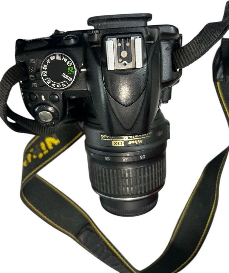 Купити Nikon d3100 kit / af-s nikkor 18-55mm f:3,5-5,6g vr dx Б/У