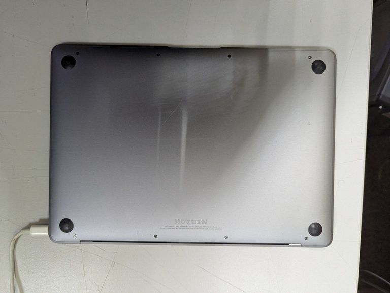 Дешево Apple macbook a1534 12" core m 1,1ghz/ram8gb/ssd256gb/intel hd graphics 5300 з ломбарду