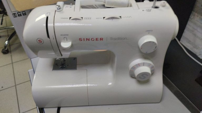 Купить Singer Tradition 2282 Б/У