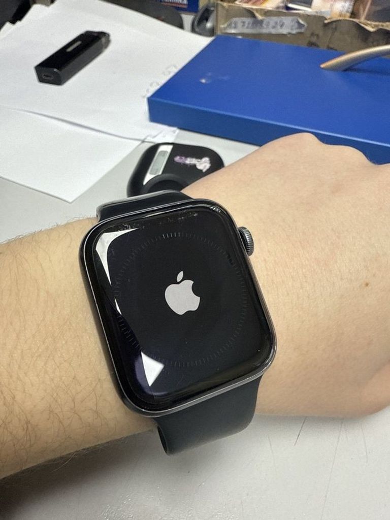 Купити Apple watch series 6 gps 44mm aluminum case Б/У