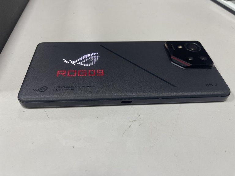 Asus ROG Phone 9 Pro 16/512GB Phantom Black Код:01-200893547. Зображення 7