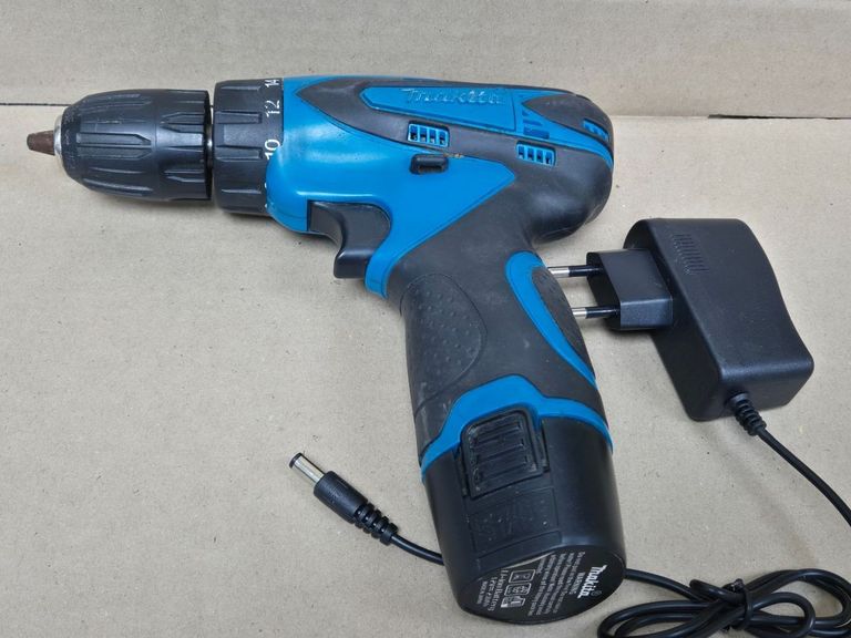 Купить Makita df 330 dwe 2акб+зп - копія Б/У