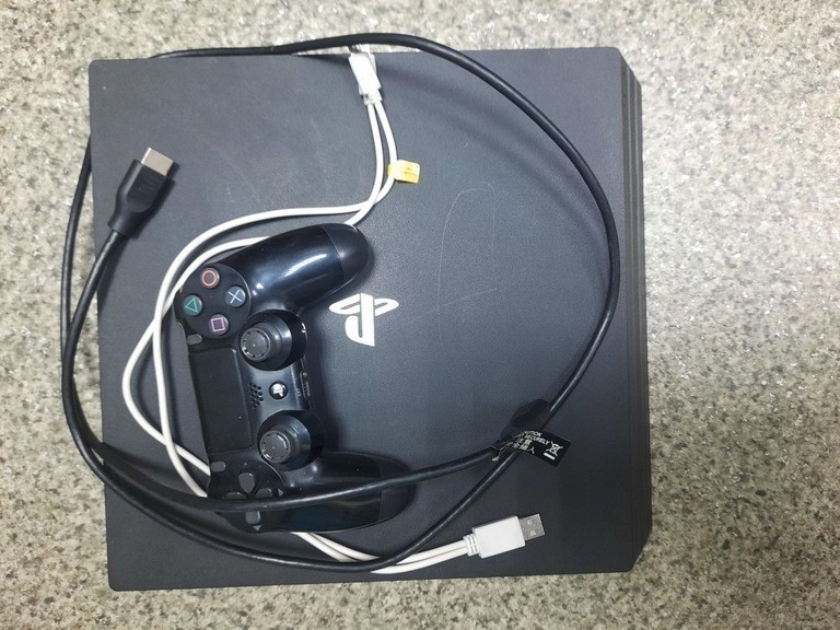 Купить Sony playstation 4 pro 1tb Б/У