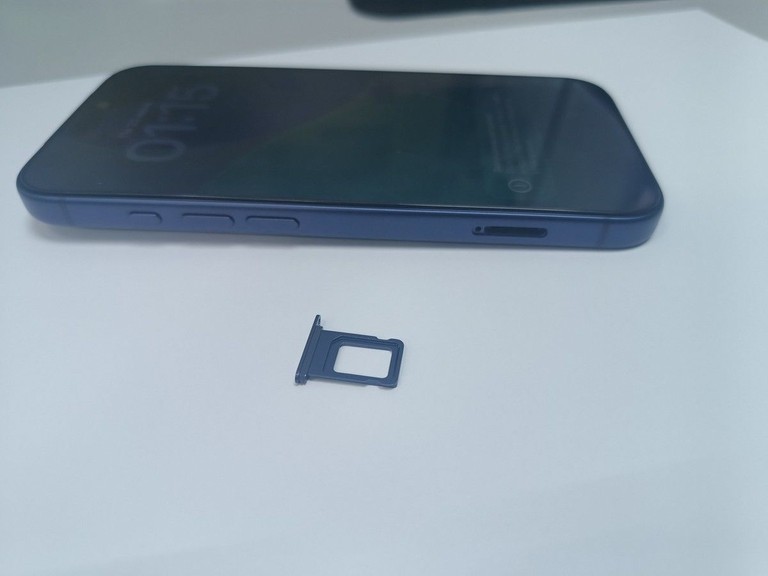 Apple iPhone 17 Pro 256GB Deep Blue (MG8J4) Код:01-200997219. Зображення 9