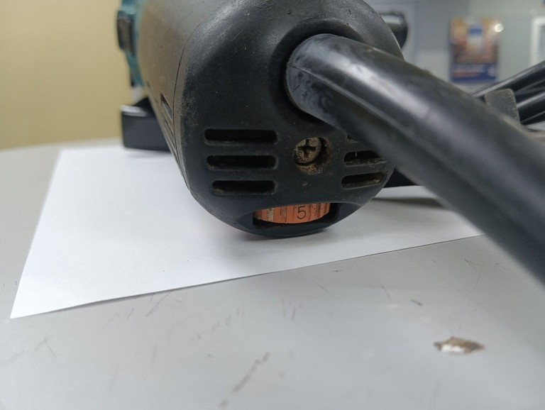 Дешево Makita 9565CV з ломбарду