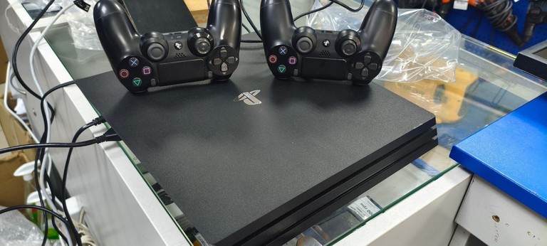 Купити Sony playstation 4 pro 1tb Б/У