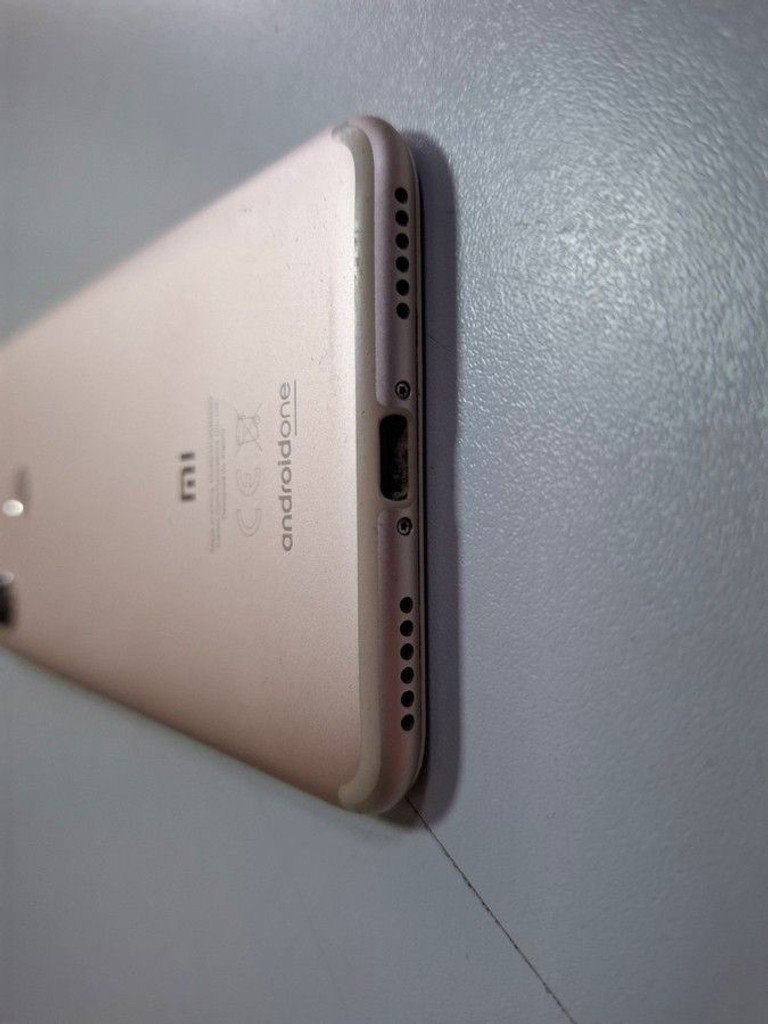 Дешиво Xiaomi Mi A2 4/32GB Black с ломбарда