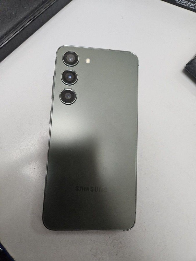 Дешево Samsung galaxy s23 8/128gb з ломбарду
