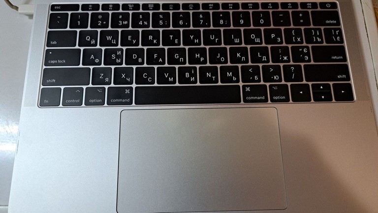 Розпродаж Apple a1708 /macbook pro 13,3" core i5 2,3ghz/ram8gb/ssd 256gb/intel iris plus graphics 640, продавець Техноскарб