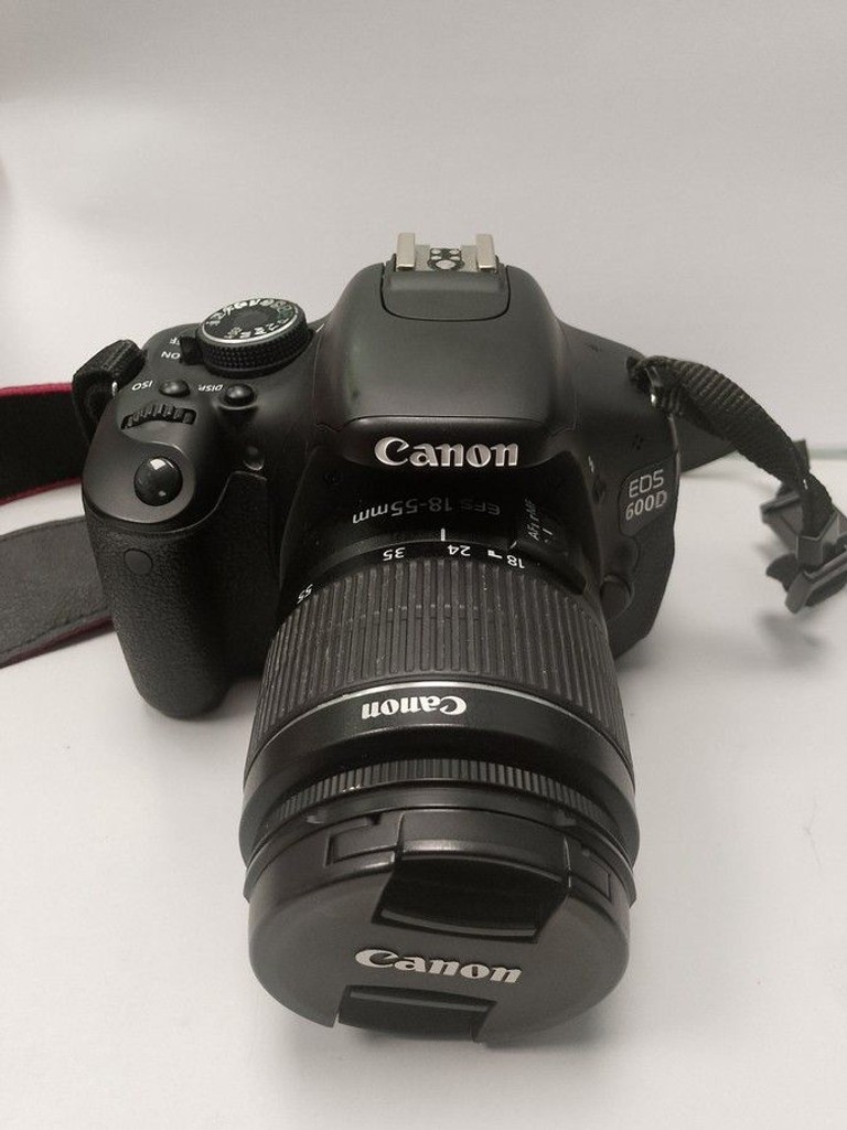 Дешево Canon eos 600d / efs 18-55mm macro 0.25m/0.8ft з ломбарду