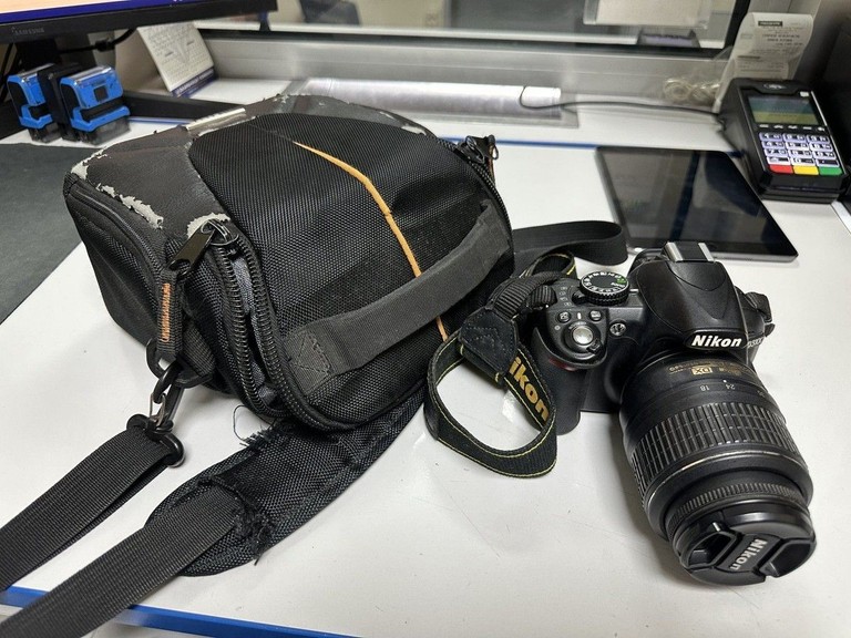 Дешево Nikon d3100 kit / af-s nikkor 18-55mm f:3,5-5,6g vr dx з ломбарду