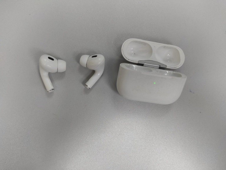 Оголошення Apple airpods pro 2nd generation with magsafe charging case usb-c Б/У