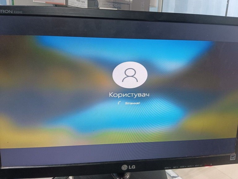 Купити Lg e2242 Б/У