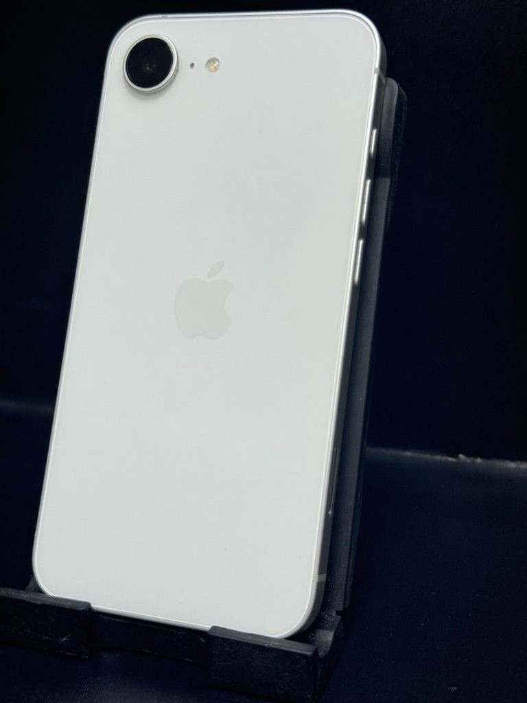 Купити Apple iPhone 17e 256GB White Б/У
