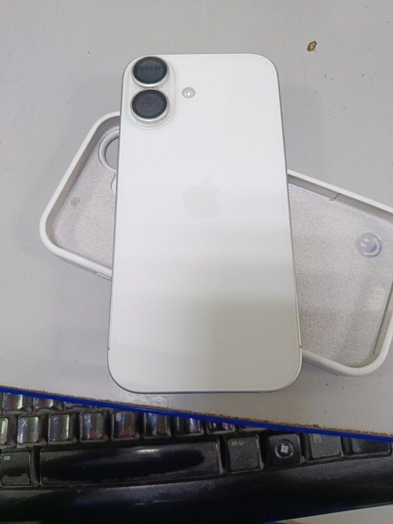 Купить Apple iPhone 17 256GB Black (MG6J4) Б/У