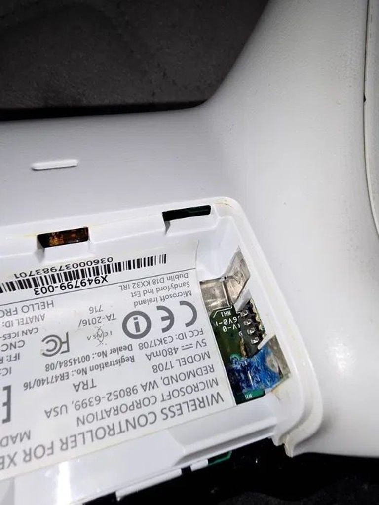 Microsoft Xbox One S 500GB + FIFA 18 Код:null. Изображение 5