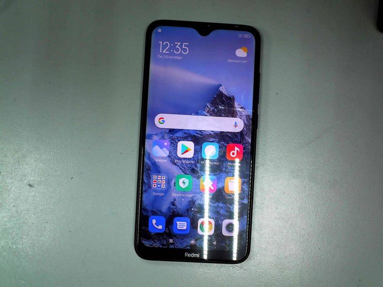 Купить Xiaomi Redmi 8A 2/32GB Black Б/У