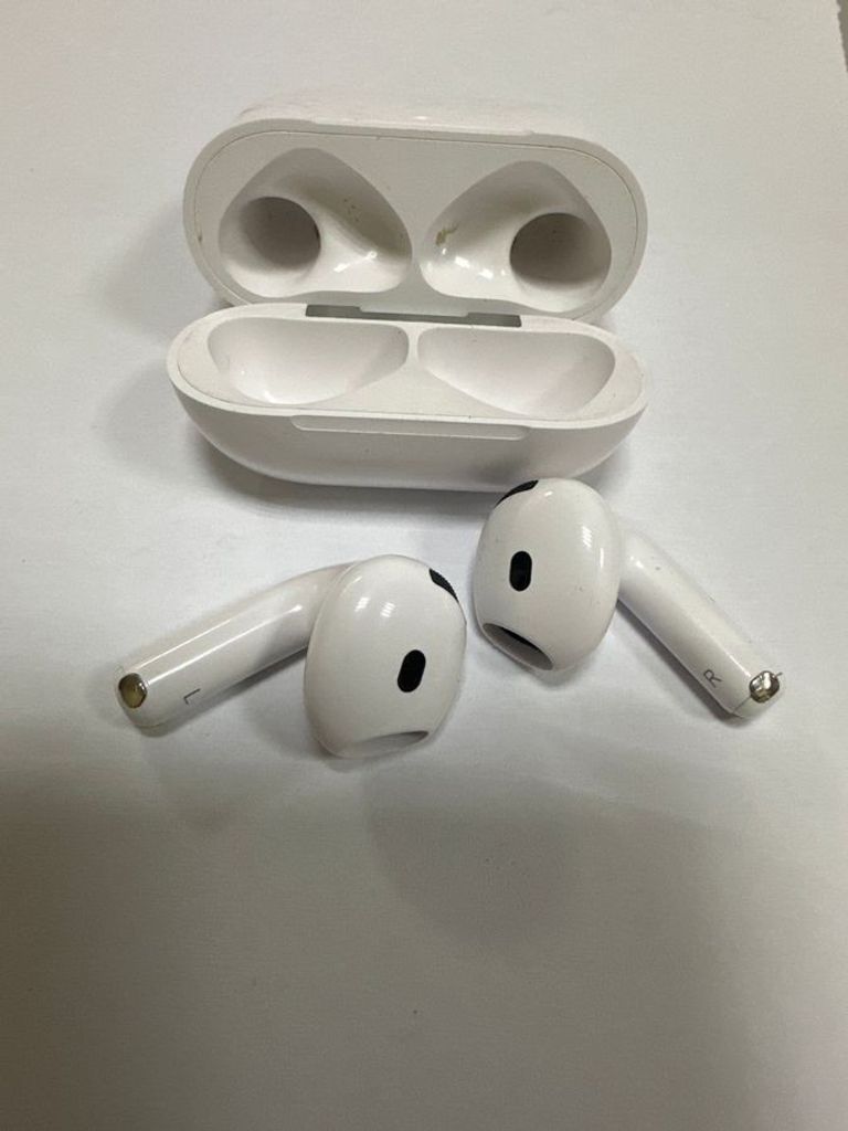 Купити Apple airpods 4 with active noise cancellation Б/У