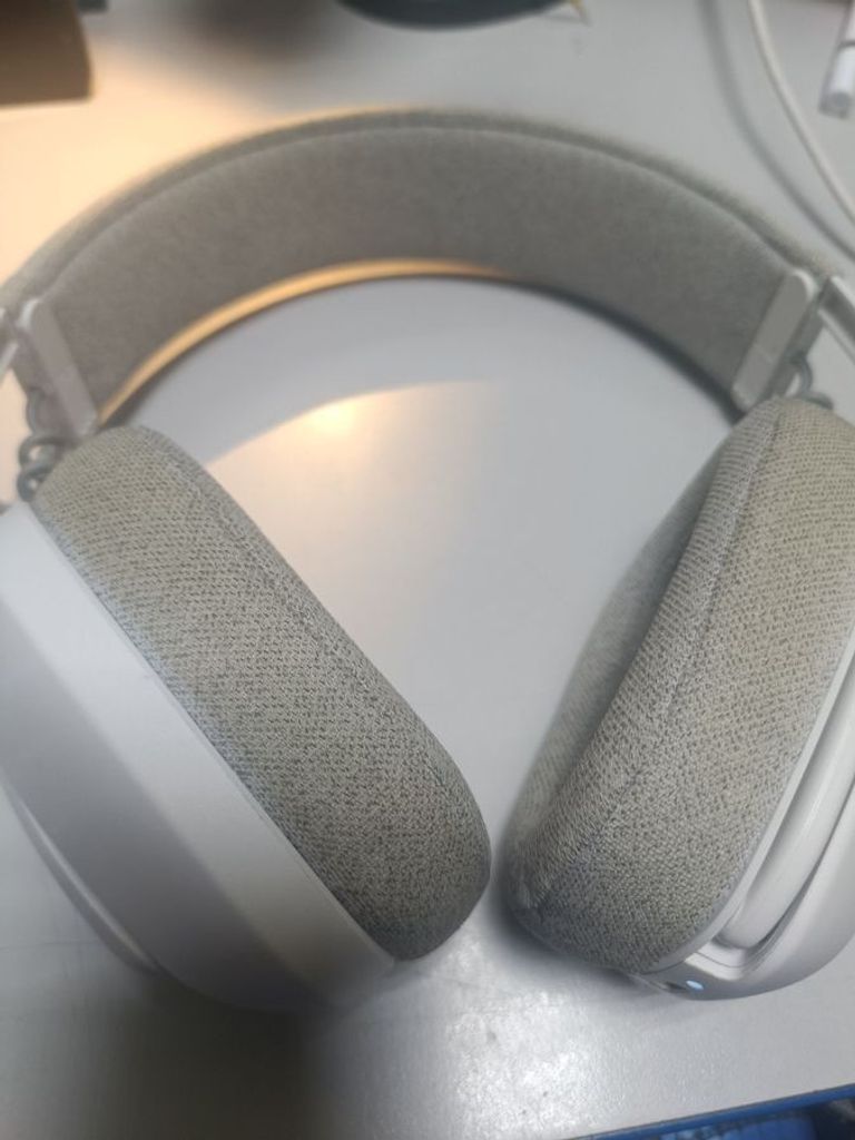 Оголошення Logitech zone vibe 100 Б/У