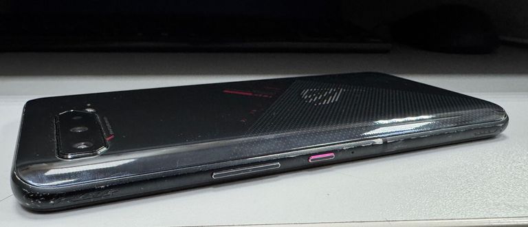 Дешево Asus rog phone 5 12/256gb з ломбарду