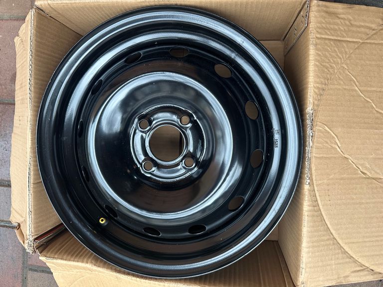 Купить ДК B W6 R15 PCD4x100 ET40 DIA60.1 сталеві Б/У