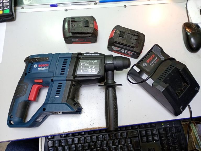 Дешиво Bosch GBH 180-Li Professional (0615990M33) с ломбарда
