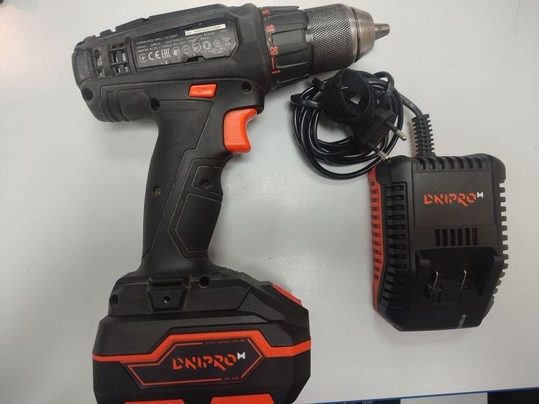 Купити Dnipro-M cd-200t 1акб 4ah зп fc-230 Б/У