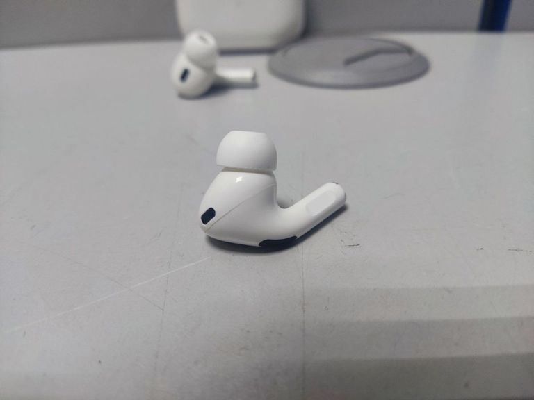 Дешево Apple airpods pro 2nd generation with magsafe charging case usb-c з ломбарду
