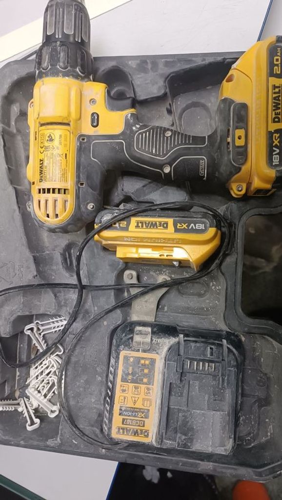 Дешево Dewalt dcd771 2акб 2ah зп з ломбарду