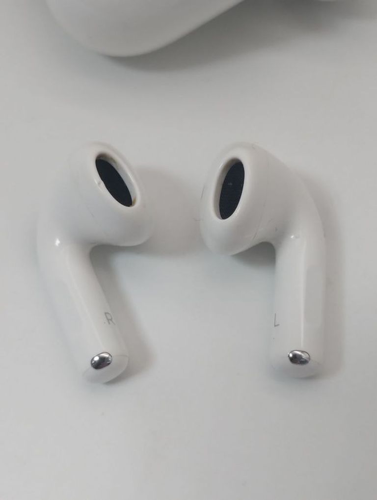 Apple airpods 4 with active noise cancellation Код:01-200880913. Изображение 9