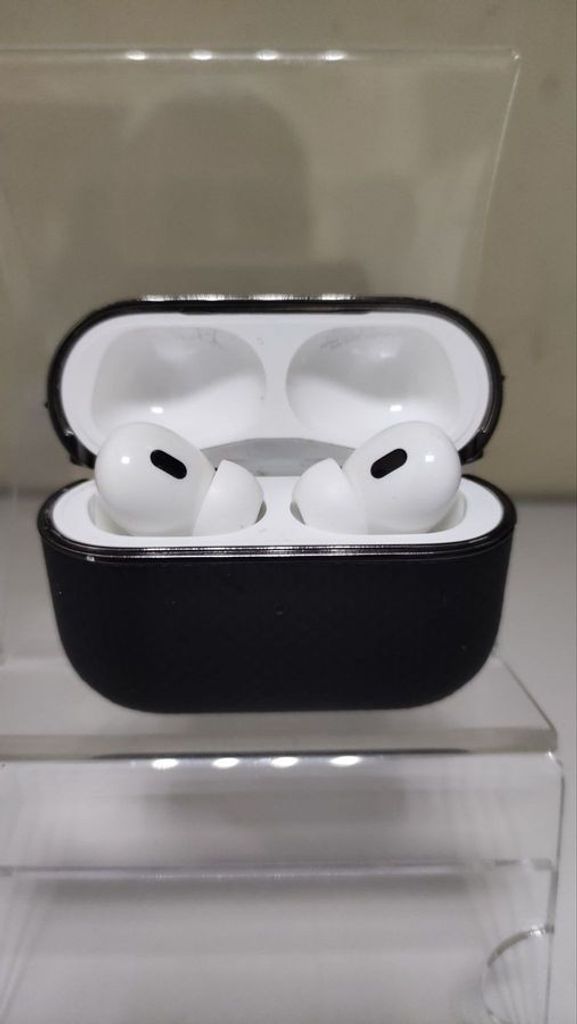 Купити Apple airpods pro 2nd generation with magsafe charging case usb-c Б/У