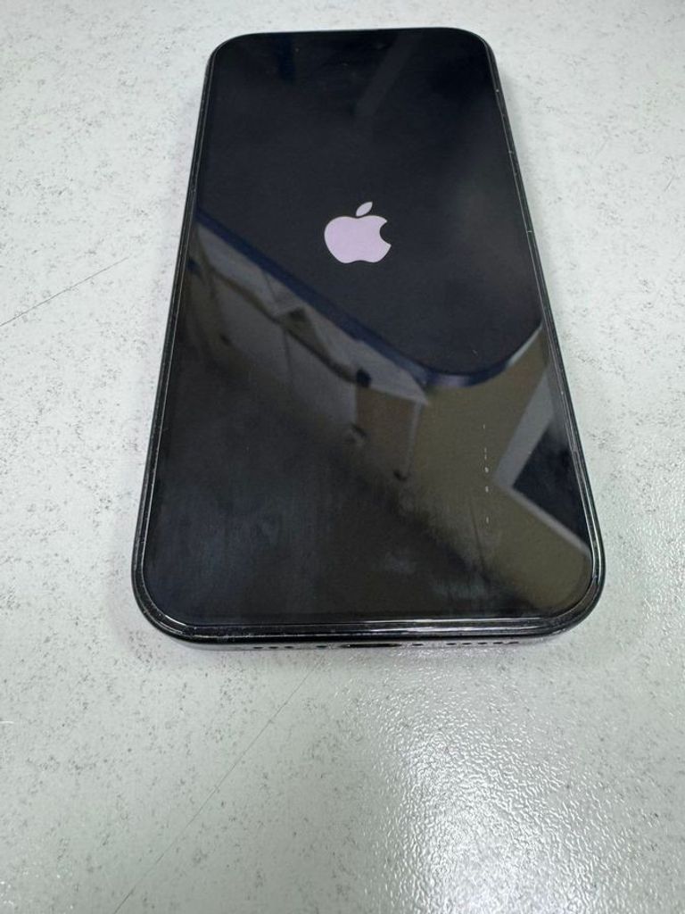 Купити Apple iPhone 15 128GB Green Б/У