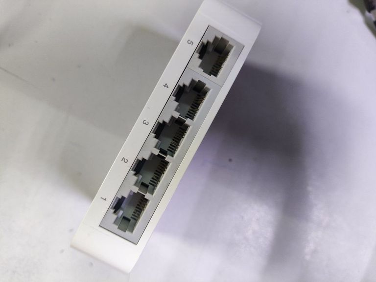 Купити Tp-Link tl-sf1005d Б/У