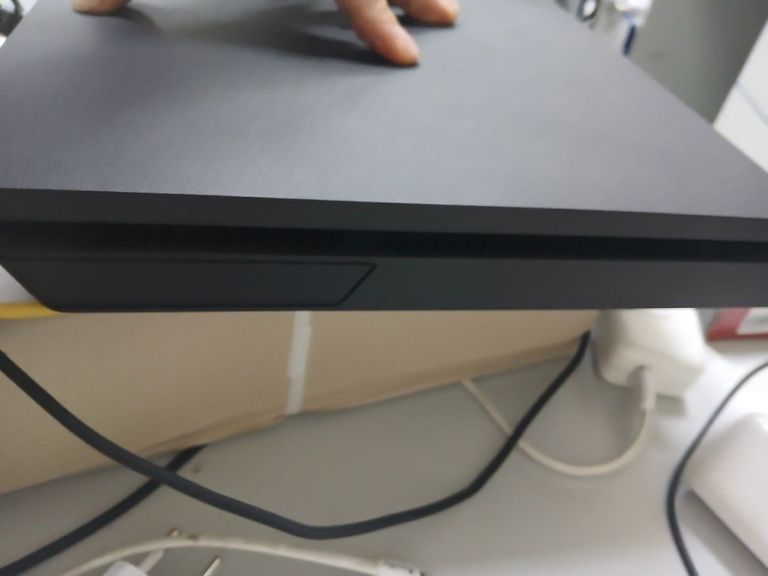 Купить  Sony PlayStation 4 Slim 1TB Black Б/У