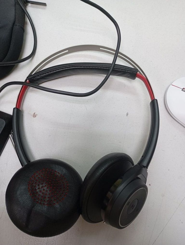 Дешиво Plantronics voyager b825 с ломбарда