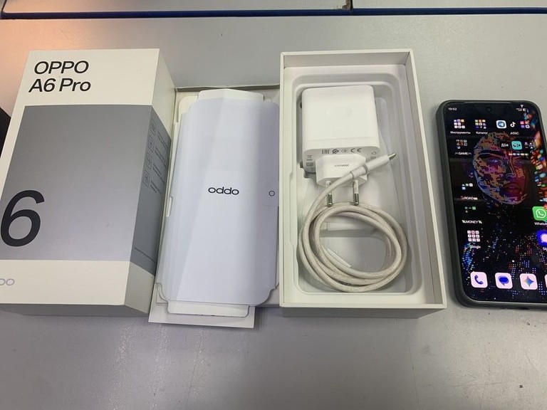 Купити Oppo a6 pro 4g 8/256gb Б/У
