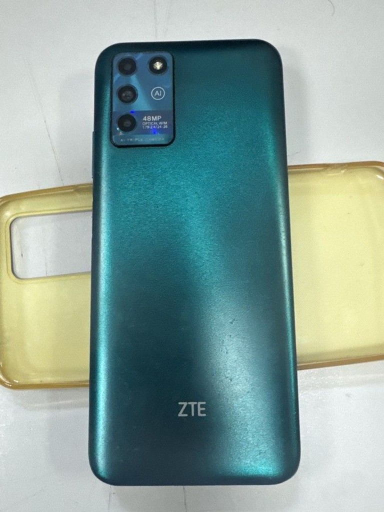 Дешиво ZTE Blade V30 Vita 4/128GB Blue с ломбарда