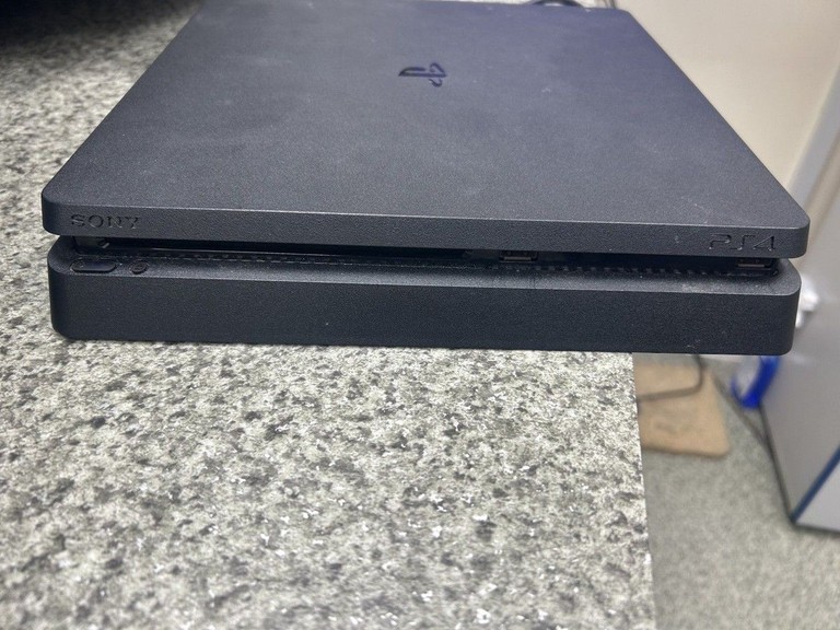 Дешево  Sony PlayStation 4 Slim 1TB Black з ломбарду