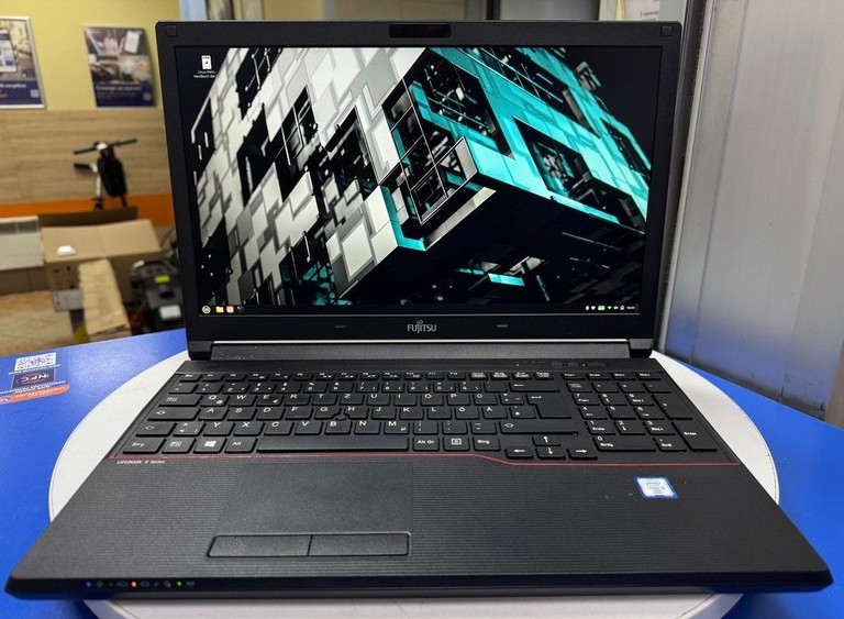 Купити Fujitsu 15/core i5 6300u ddr3/8gb ddr3/hdd *відсутній/ssd 256 gb/*інтегрована Б/У
