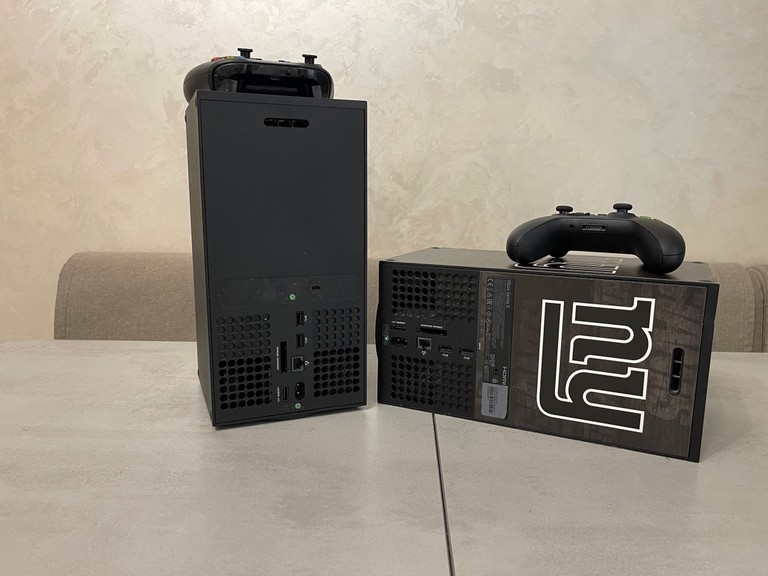 Дешево Microsoft Xbox Series X, 4K, 1TB, 16GB, AMD Zen 2 + джойстик   з ломбарду