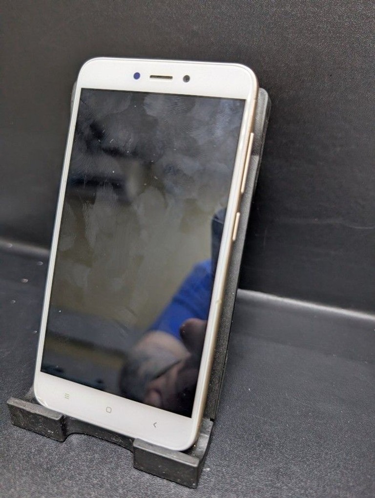 Дешево Xiaomi redmi 4x 2/16gb з ломбарду