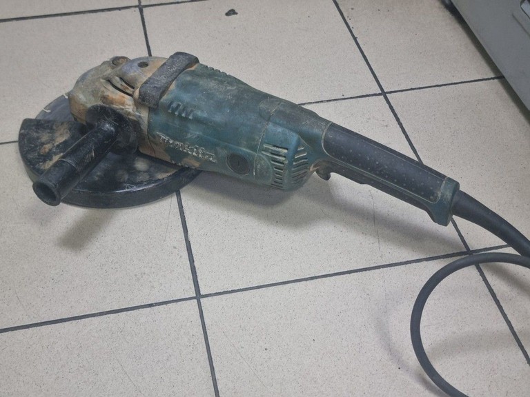 Оголошення Makita ga9020s Б/У