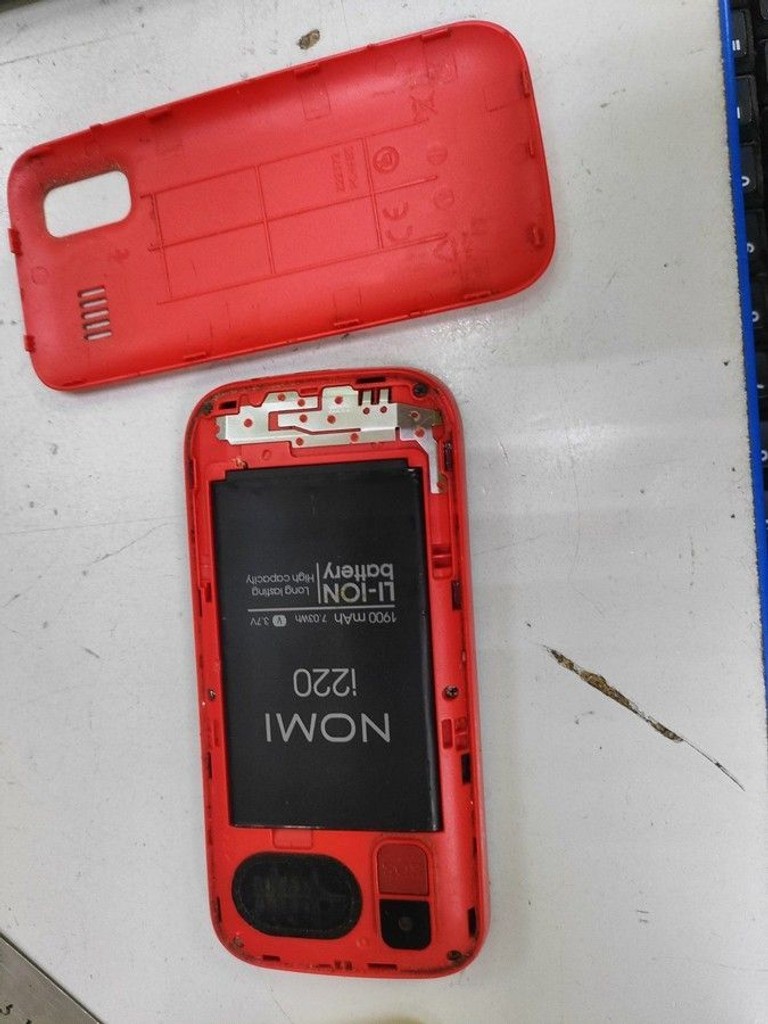 Дешево Nomi i220 Red з ломбарду