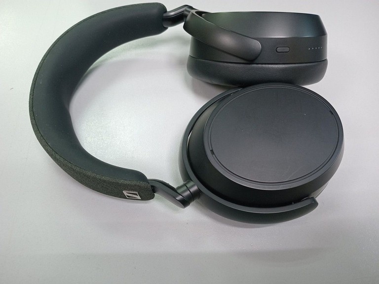 Дешиво Sennheiser momentum 4 с ломбарда