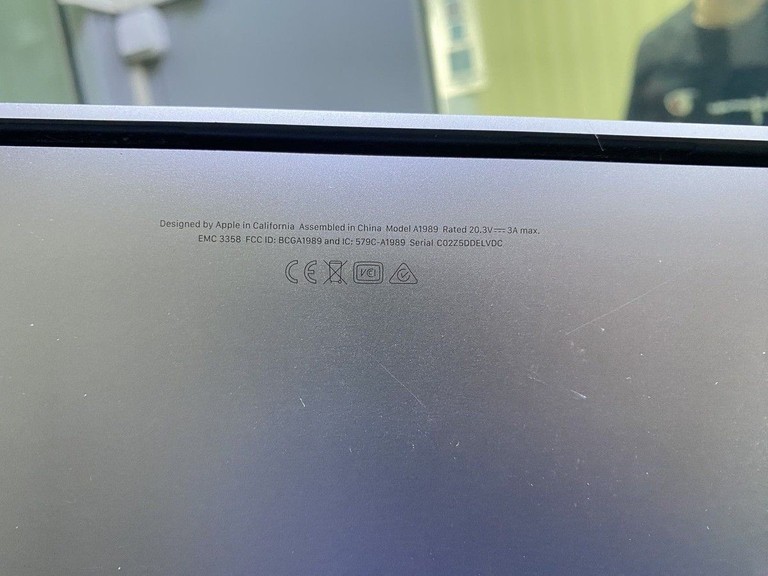 Дешиво Apple macbook pro a1989 13,3" core i5 2,4ghz/ram8gb/ssd256gb/iris plus graphics 655 с ломбарда