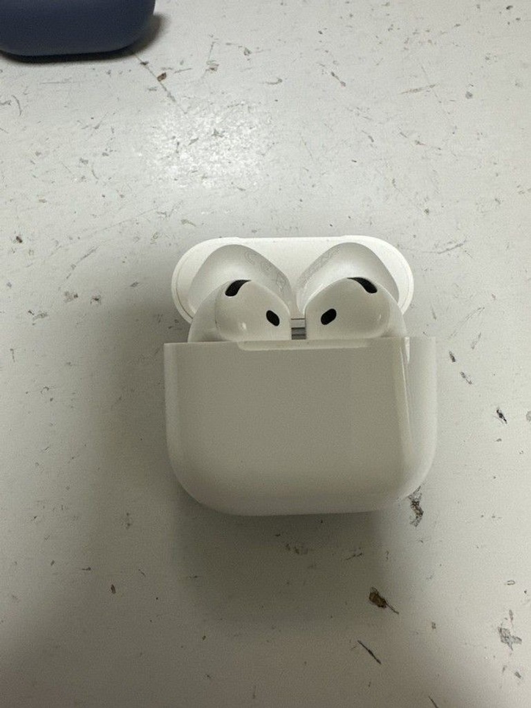 Купити Apple airpods 4 Б/У