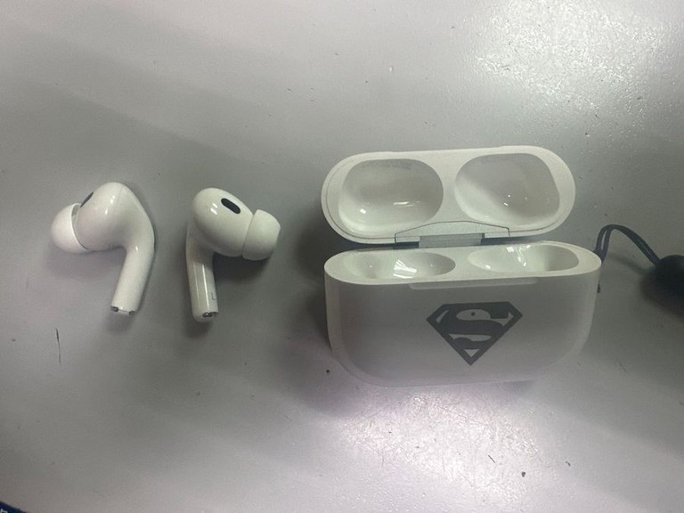 Дешево Apple airpods pro 2nd generation with magsafe charging case usb-c з ломбарду